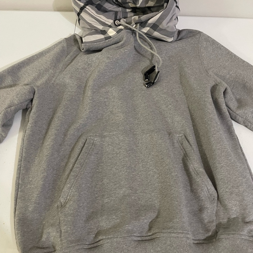 Burberry Gray Sweater with Luxurious Fabric and Timeless Design